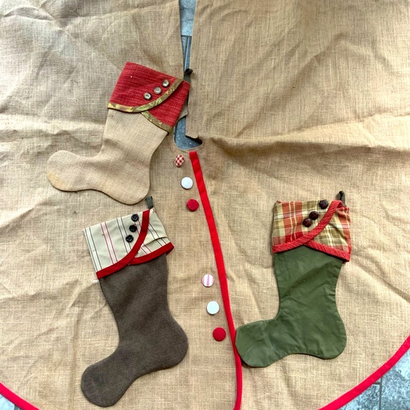 Tree skirt and 3 stockings. - Picture 1 of 4
